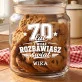 Słoik Na Ciastka z Grawerem Na 70 Prezent Dla 70 Latki Kobiety: 70 Lat I Wciąż Rozbawiasz