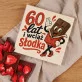 Czekolada Z Truskawkami Dla 60 Latki Prezent Na 60 Urodziny Dla Kobiety: Retro Słodka Elegancja Czekolada Z Truskawkami Dla 60 Latki Prezent Na 60 Urodziny Dla Kobiety: Retro Słodka Elegancja