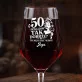 Mega Kieliszek Do Wina z Grawerem Na 50 Urodziny Prezent Dla 50 Latki Kobiety: 50 To Musi Wino Mega Kieliszek Do Wina z Grawerem Na 50 Urodziny Prezent Dla 50 Latki Kobiety: 50 To Musi Wino