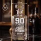 Karafka Do Wódki z Grawerem Dla 90 Latka Prezent Na 90 Urodziny Dla Mężczyzny: 90 Lat I Wciąż W Formie