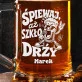 Kufel Personalizowany z Grawerem Dla Wokalisty Prezent Dla Mężczyzny: Retro Mikrofon I Kufel Kufel Personalizowany z Grawerem Dla Wokalisty Prezent Dla Mężczyzny: Retro Mikrofon I Kufel