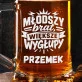 Kufel Personalizowany z Grawerem Dla Młodszego Brata Prezent Dla Mężczyzny: Braterskie Wygłupy Kufel Personalizowany z Grawerem Dla Młodszego Brata Prezent Dla Mężczyzny: Braterskie Wygłupy
