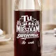 Karafka Do Wina Personalizowana Na Nowe Mieszkanie Prezent Dla Mężczyzny: Tu Mieszkam Po Swojemu Karafka Do Wina Personalizowana Na Nowe Mieszkanie Prezent Dla Mężczyzny: Tu Mieszkam Po Swojemu
