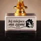 Statuetka Z Grawerem Na Parapetówkę Prezent Dla Kobiety: Jej Miejsce Na Ziemi