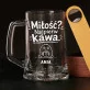 Zestaw Prezentowy z Kuflem Na Walentynki Na Rocznicę Dla Kobiety: Miłość? Najpierw Kawa Zestaw Prezentowy z Kuflem Na Walentynki Na Rocznicę Dla Kobiety: Miłość? Najpierw Kawa