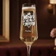 Kieliszek Do Szampana z Imieniem Na Urodziny Prezent Dla Mężczyzny: Mistrz Stylu I Śmiechu Kieliszek Do Szampana z Imieniem Na Urodziny Prezent Dla Mężczyzny: Mistrz Stylu I Śmiechu