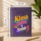 Kalendarz Książkowy A5 2027 Dla Kolegi Z Klasy Prezent Dla Mężczyzny: Szkolny Humor Retro Kalendarz Książkowy A5 2027 Dla Kolegi Z Klasy Prezent Dla Mężczyzny: Szkolny Humor Retro