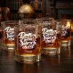 Szklanki Do Whisky z Grawerem Na Parapetówkę Prezent Dla Mężczyzny: Dom Pełen Dobrych Chwil Szklanki Do Whisky z Grawerem Na Parapetówkę Prezent Dla Mężczyzny: Dom Pełen Dobrych Chwil