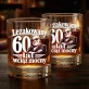 Szklanka Do Whisky Dla 60 Latka Prezent Na 60 Urodziny Dla Mężczyzny: Leżakowany 60 Lat Wciąż Mocny Szklanka Do Whisky Dla 60 Latka Prezent Na 60 Urodziny Dla Mężczyzny: Leżakowany 60 Lat Wciąż Mocny