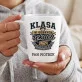 Kubek Personalizowany Na Dzień Nauczyciela Prezent Dla Nauczyciela Mężczyzny: Klasa W Dobrych Rękach