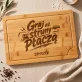 Deska Do Krojenia z Grawerem Dla Gitarzysty Prezent Dla Mężczyzny: Graj Aż Struny Płaczą Deska Do Krojenia z Grawerem Dla Gitarzysty Prezent Dla Mężczyzny: Graj Aż Struny Płaczą