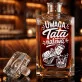 Karafka Do Whisky z Grawerem Na Dzień Taty Prezent Dla Taty: Uwaga, Tata Nalewa Karafka Do Whisky z Grawerem Na Dzień Taty Prezent Dla Taty: Uwaga, Tata Nalewa
