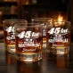 Szklanki Do Whisky z Grawerem Na 45 Rocznicę Ślubu Prezent Na Walentynki Dla Mężczyzny: 45 Lat I Wciąż Szarmancki Szklanki Do Whisky z Grawerem Na 45 Rocznicę Ślubu Prezent Na Walentynki Dla Mężczyzny: 45 Lat I Wciąż Szarmancki