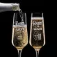 Dwa Kieliszki Do Szampana Dla Pary Młodej Prezent Na Ślub Dla Pary: Nowożeńcy Z Dystansem Dwa Kieliszki Do Szampana Dla Pary Młodej Prezent Na Ślub Dla Pary: Nowożeńcy Z Dystansem