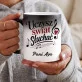 Kubek Personalizowany Dla Nauczycielki Muzyki Prezent Na Dzień Nauczyciela Dla Kobiety: Uczysz Świat Słuchać Kubek Personalizowany Dla Nauczycielki Muzyki Prezent Na Dzień Nauczyciela Dla Kobiety: Uczysz Świat Słuchać