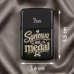 Zapalniczka z Grawerem Dla Synowej Prezent Dla Kobiety: Synowa Na Medal