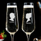 Z profilu - Dwa Grawerowane Kieliszki do szampana
