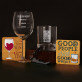 Zestaw prezentowy dla przyjaciół z kieliszkiem do wina i szklanką do whisky 