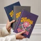 Kalendarz Książkowy A5 2027 Na 26 Urodziny Prezent Dla 25 Latki Kobiety: Kwitnąca Retro Maskotka Kalendarz Książkowy A5 2027 Na 26 Urodziny Prezent Dla 25 Latki Kobiety: Kwitnąca Retro Maskotka